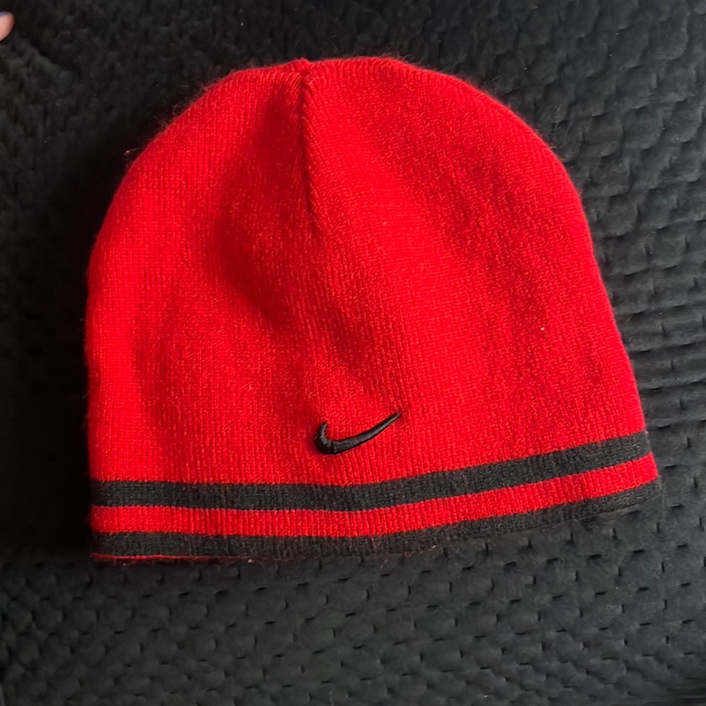 REVERSIBLE BLACK 🖤 AND RED ❤️ NIKE BEANIE